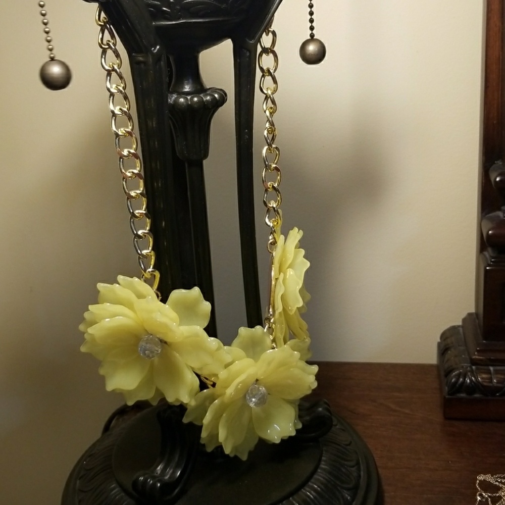 Necklace with Yellow flowers
